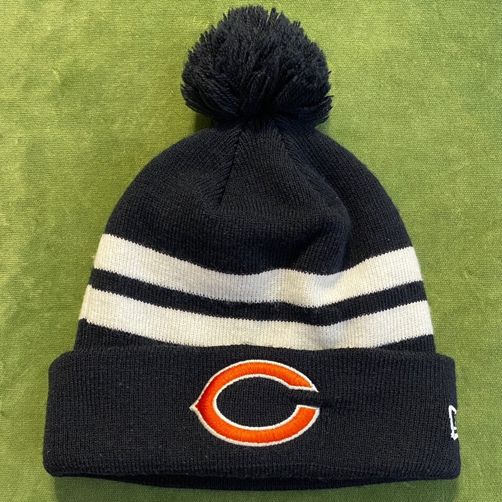 New Era Chicago Cubs Black and White Pom-Pom Beanie